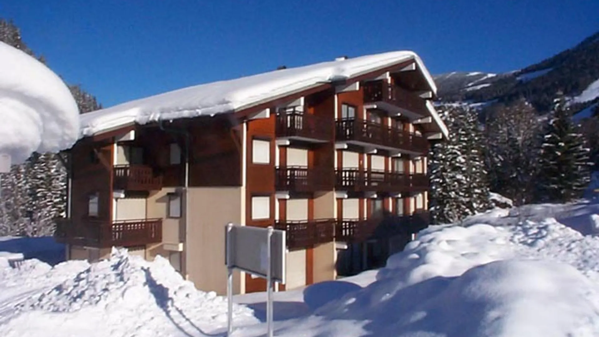 Appartement Cosy 4 Pers Avec Wi-Fi, Parking, Terrasse A Chatel - Fr-1-198-256 France